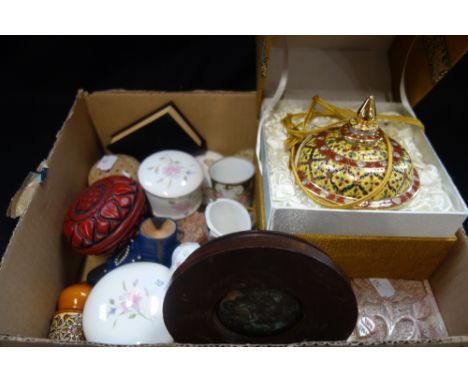 A COLLECTION OF CERAMIC BOXES and sundries