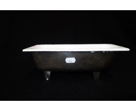 A VINTAGE TRADESMAN SAMPLE ENAMEL BATH, 25.5cm long