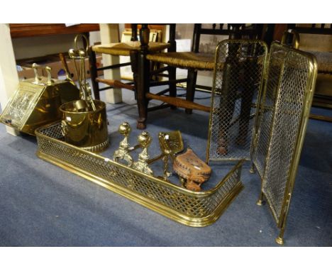 AN EDWARDIAN BRASS COAL BOX, a brass pierced fender and other fire tools