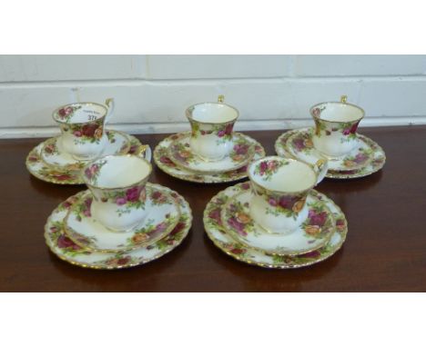 Royal Albert 'Old Country Roses' teaset comprising five cups, six saucers and six side plates, (17) 