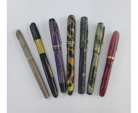 A collection of vintage fountain pens to include Waterman's and Parker, etc, some with 14k gold nibs (7)