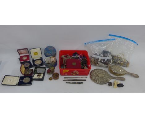 A quantity of vintage and later costume jewellery, silver back brush and mirror, vintage fountain pen etc (a lot) 