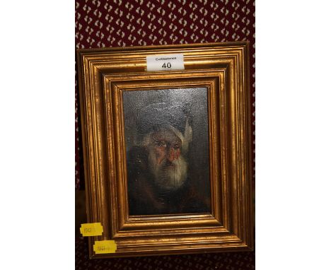 A SMALL GILT FRAMED OLD MASTER STYLE OIL ON BOARD DEPICTING A BEARDED GENTLEMAN 
