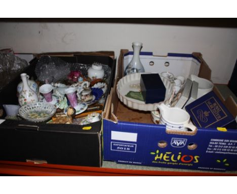 TWO TRAYS OF CERAMICS TO INCLUDE WEDGWOOD, ROYAL WORCESTER ETC