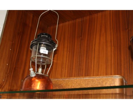 A VINTAGE TILLY LAMP TOGETHER WITH A COPPER PLANTER