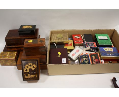 A LARGE COLLECTION OF VINTAGE PLAYING CARDS AND BRIDGE / CARD BOXES ETC