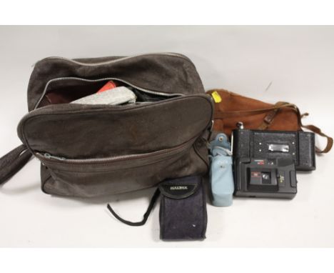 A TRAY OF VINTAGE CAMERAS ETC