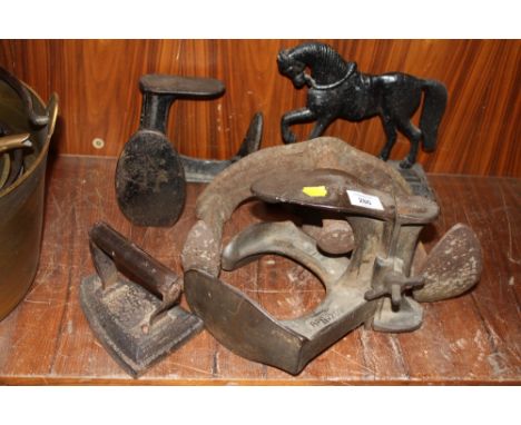 A COLLECTION OF VINTAGE BOOT LASTS TO INCLUDE A AJK EXAMPLE TOGETHER WITH VINTAGE IRON ETC (5) 