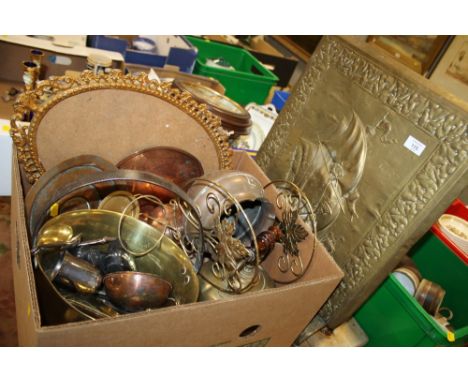 A BOX OF ASSORTED METALWARE TO INCLUDE A BRASS JAM PAN TOGETHER WITH A BRASS FIREGUARD