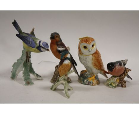A BESWICK BARN OWL AND A BESWICK BULLFINCH TOGETHER WITH THREE GOEBEL BIRDS (5) 