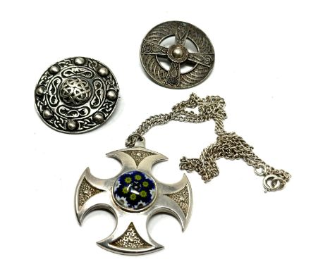 A selection of Scottish silver jewellery including a pendant necklace by Caithness glass (37g) 