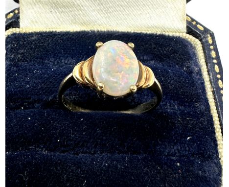 9ct gold opal single stone ring (2g) 