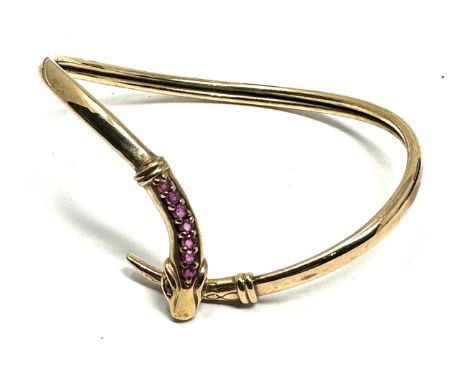 9ct gold ruby snake bangle (7g) 