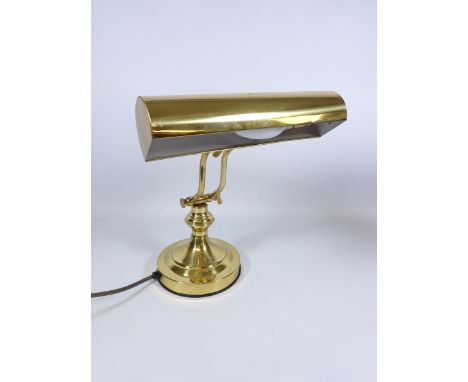 Brass bankers desk lamp   Condition Report   Click here for further images, condition, auction times & delivery costs