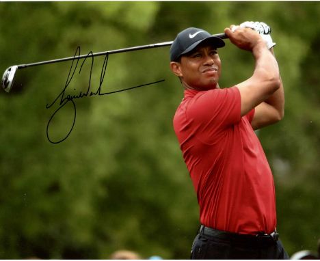WOODS TIGER: (1975- ) American golfer, Open Championship winner 2000, 2005 &amp; 2006. Signed colour 10 x 8 photograph of Woo