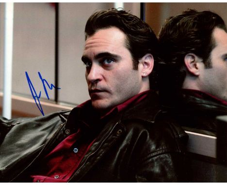 PHOENIX JOAQUIN: (1974- ) American actor, Academy Award winner. Signed colour 10 x 8 photograph of Phoenix in a head and shou
