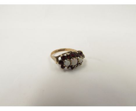 A 9ct gold cluster ring 