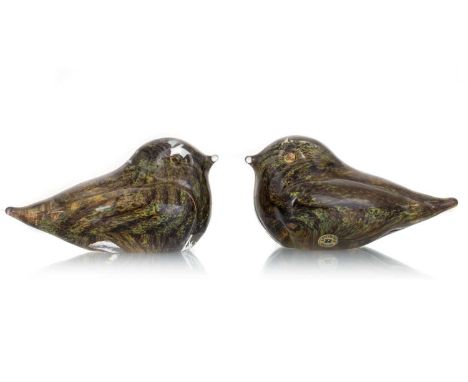 REIJMYRE OF SWEDEN, TWO ART GLASS BIRDS, CIRCA 1970s mottled green ground cased in clear glass, one retaining sticker13cm wid