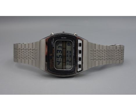 DIGITALE VINTAGE ARMBANDUHR - CITIZEN MULTI ALARM CHRONO, Quartz. Edelstahlgehäuse an sekundärem Gliederarmband mit Faltschli