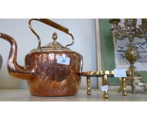 A Victorian copper kettle with acorn finial and a brass trivet (2).