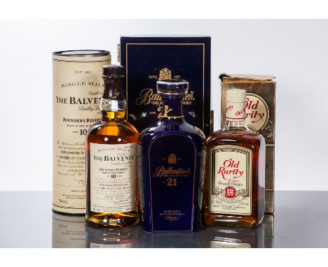 BALLANTINE'S 21 YEAR OLD
Blended Scotch Whisky in blue Wade porcelain flask. 70cl, 43% volume, in presentation box.
OLD RARIT