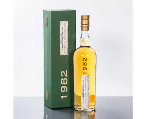 CARN MOR LINLITHGOW 1982
Single Lowland Scotch Whisky, distilled 6th October 1982 and bottled 2nd June 2008. Matured in a she