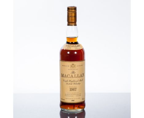 THE MACALLAN 18 YEAR OLD SHERRY WOOD
Since Speyside Scotch Whisky matured in sherry wood casks. 75 cl, 43% volume.
 CONDITION