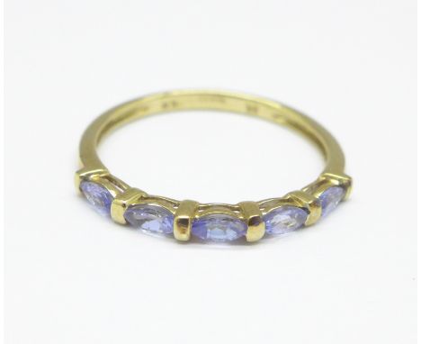 A 9ct gold ring set with five tanzanite stones, 1.2g, O 