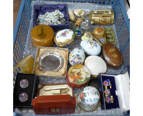 Trinket pots and cufflinks, etc. 