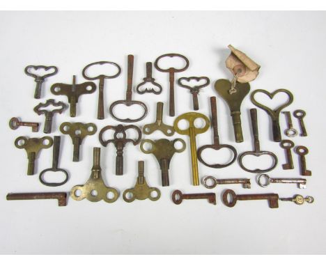Sundry vintage clock keys