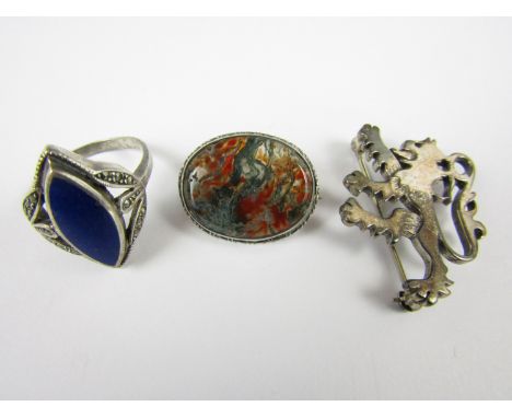 White metal and hardstone jewellery, including a lapis lazuli and marcasite ring, a moss agate brooch, and one other rampant 