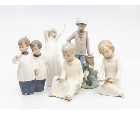 Six Nao figures, including children (6)