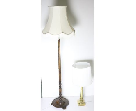 An Edwardian carved stained wooden Lamp Standard, together with a heavy brass Table Lamp, and shade, 86cms (34")h overall. (2