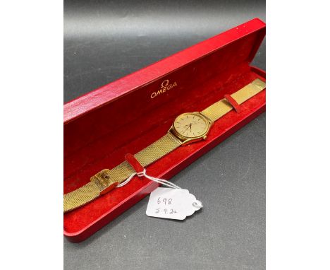 A gents Omega Seamaster quartz wrist watch with seconds sweep and date aperture on mesh strap in long red Omega box