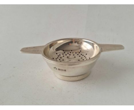 Art Deco Style Tea Strainer on Sand 5” Over Handles Birmingham 1962 by Elkington 71g