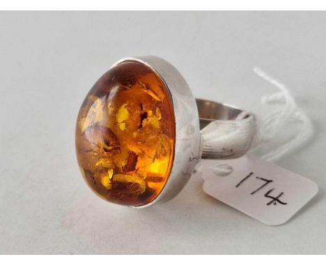 A large silver cabochon amber ring, size Y