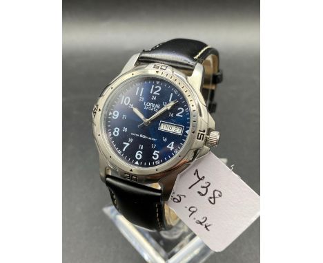 A gents Lorus sports watch with seconds sweep and date aperture, W/O