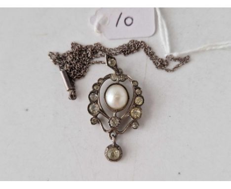 An attractive Art Nouveau silver necklace set with paste and pearls, 17 inch