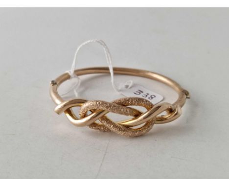 A VICTORIAN GOLD BANGLE DESIGNED AS A LOVER KNOT 9CT