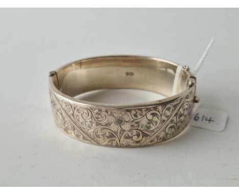 A hinged silver bangle