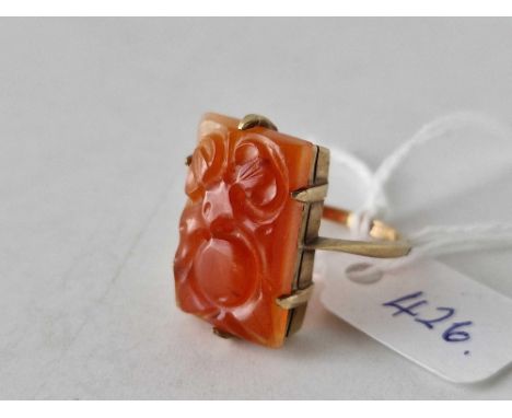 A jade ring 9ct size P 4.8 gms