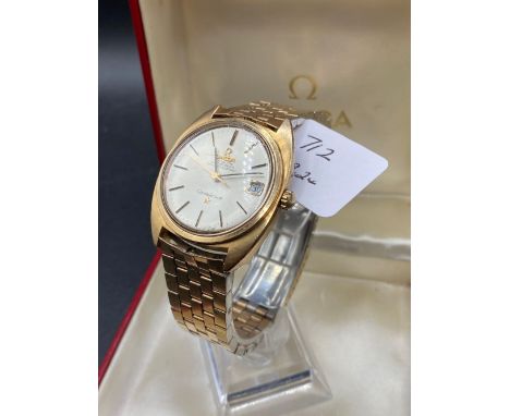 A GENTS OMEGA CONSTELLATION AUTOMATIC CHRONOMETER WRIST WATCH WITH SECONDS SWEEP AND DATE APERTURE in square Omega box