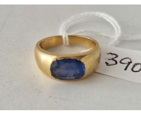 A HEAVY SAPPHIRE GYPSY SET RING (STONE SCRATCHED), 18ct, size M, 10 g