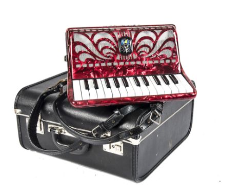 Accordion, Galotta accordion 26 key/32 bass in very good condition in hard case 