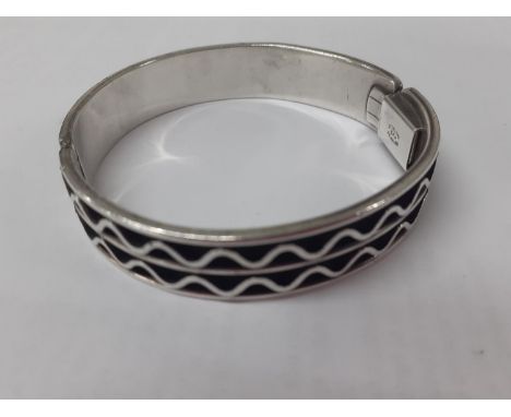 Borge Malling Jensen - a Danish modernist sterling silver geometric wave hinged bangle, internal diameter 6cm, 37.6g, slight 