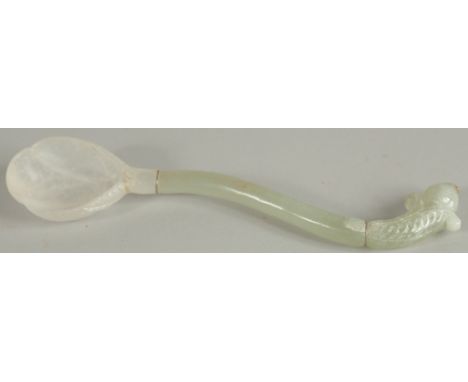 A FINE INDIAN JADE SPOON, 18cm long.