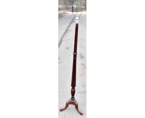 An Edwardian carved mahogany standard lamp, height 154cm.&nbsp;
