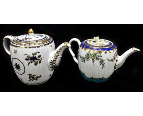 WORCESTER; an 18th century teapot and cover with ribbed body, hand painted with floral detail with gilt highlights, crescent 