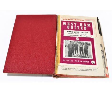 FOOTBALL, MANCHESTER UNITED; a quantity of programmes for the 1961/62 season comprising sixteen United Reviews, also West Ham