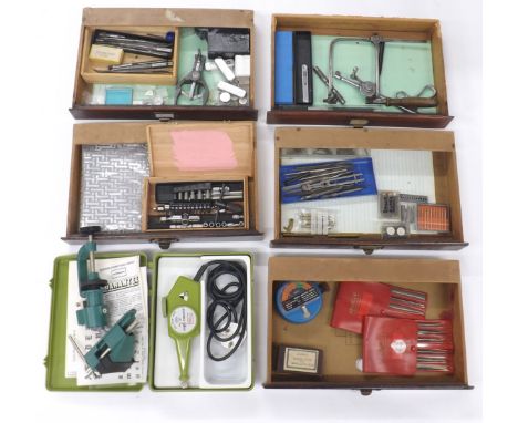 Burgess Powerline Electric Engraver, model 72, boxed with instructions; together with a vice and a quantity of tools from a w
